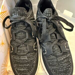 NIB Yellow Box Black Knit Women's Sneakers